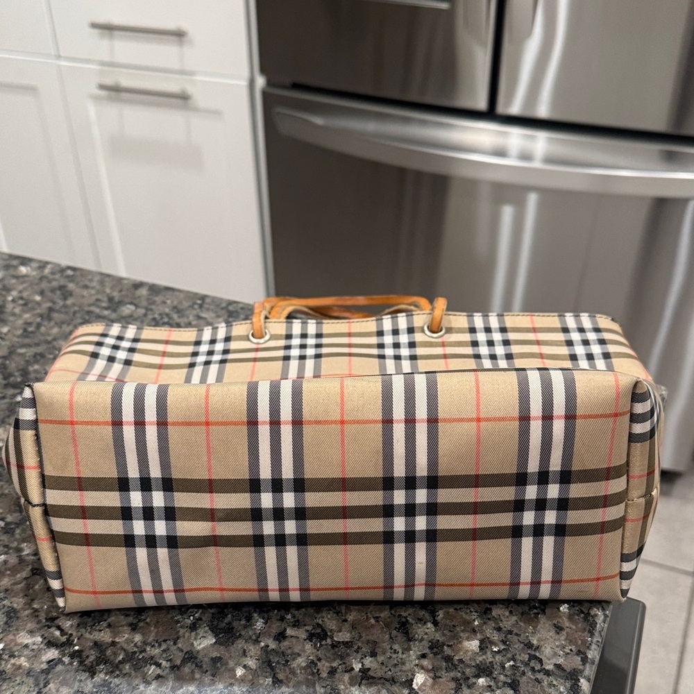 VINTAGE NOVA CHECK BURBERRY TOTE - Picture 4 of 11